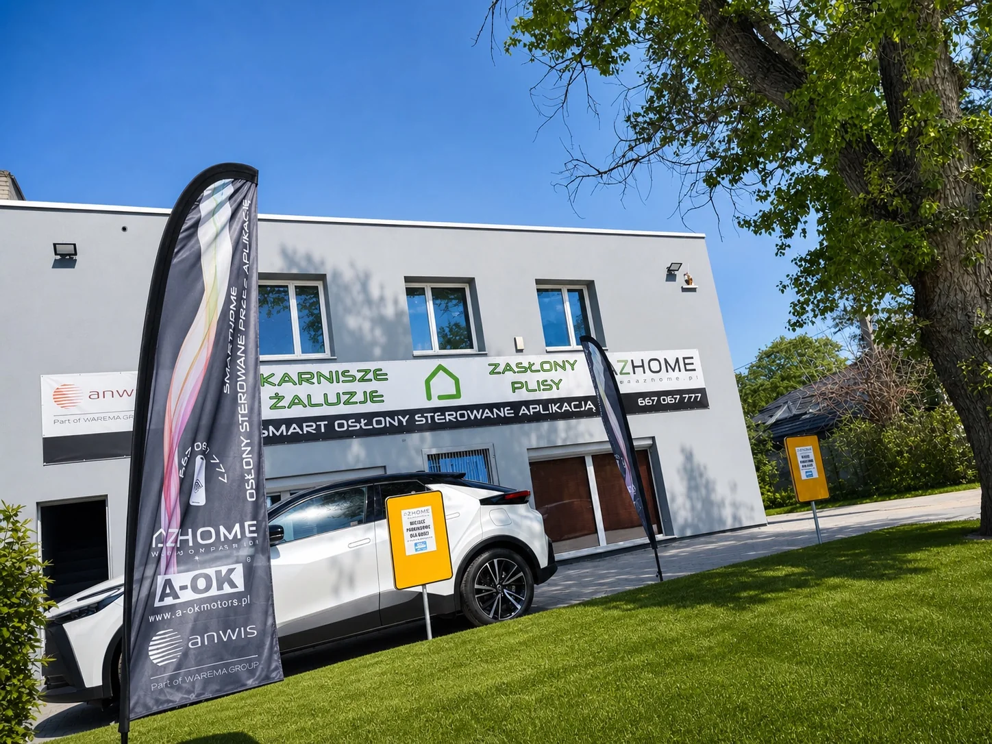Budynek showroomu OKarnisze.pl i AZHOME w Warszawie